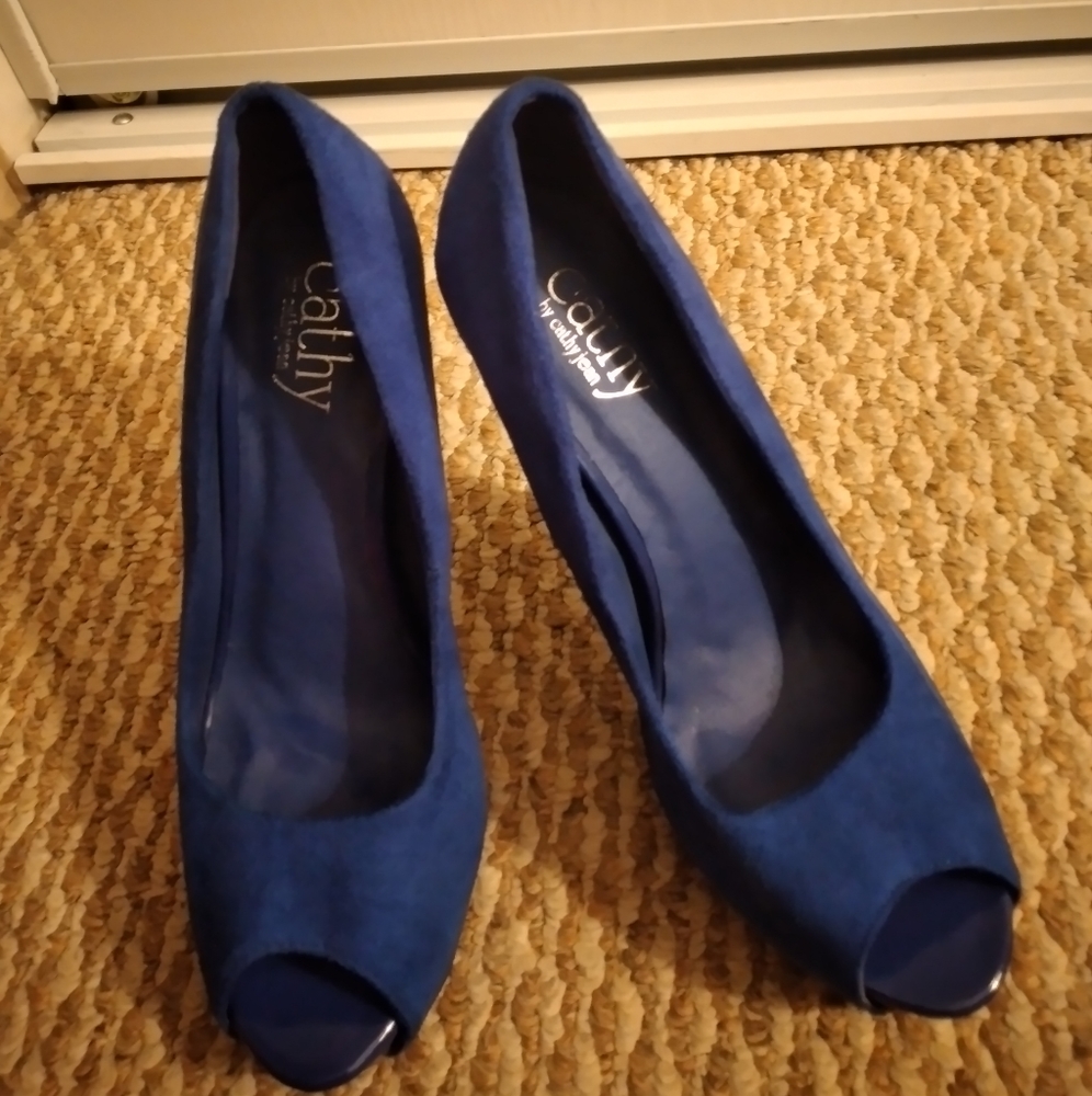 😊5 For $20 Cathy Jean suede heels
